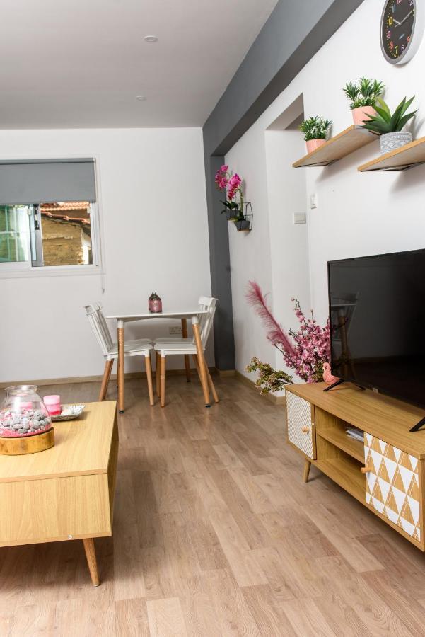 Valdivian Flat 18 Ларнака