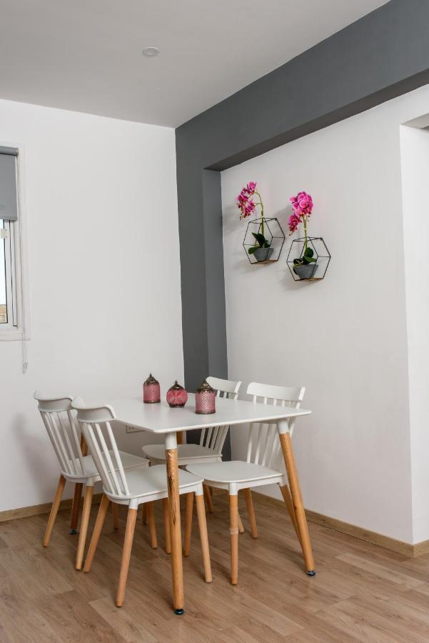 Valdivian Flat 18 * Ларнака